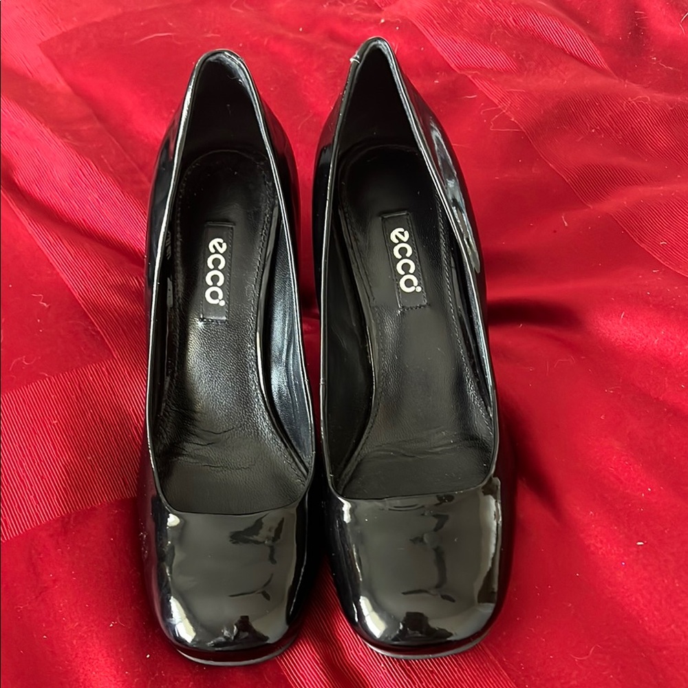 Ecco Black Patent Leather Heels with Square Toe